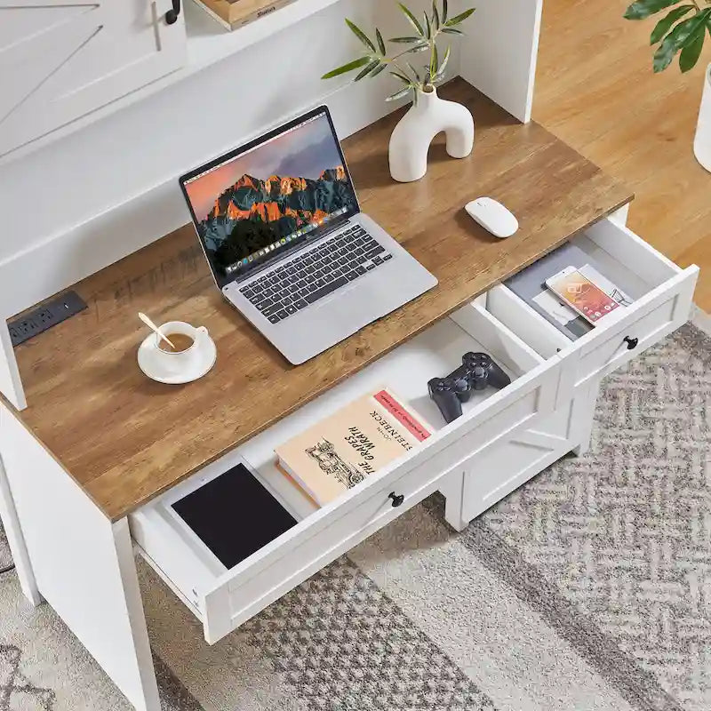 Computer- und Schreibschreibtisch im Landhausstil mit Aufsatz und Ladestation